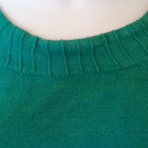 Green Sweater Size Large (Petite)   --- - Picture 2 of 3